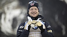 Johannes Bö se svou medailovou sbírkou ze sv�tového �ampionátu v Lenzerheide.