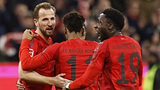 Radost fotbalist� Bayernu Mnichov po gólu proti Frankfurtu.