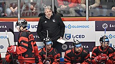Trenér Jan Tomajko na stídace Olomouce.