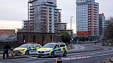 Na zastávce v Londýn� ubodali �trnáctiletého �erno�ského mladíka Kelyana...