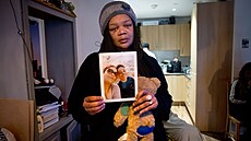 Na zastávce v Londýn� ubodali �trnáctiletého �erno�ského mladíka Kelyana...