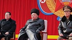 Severokorejský v�dce Kim �ong-un nav�tívil presti�ní vojenskou akademii. (25...
