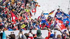 Michal Kr�má� b�í hromadný závod na mistrovství sv�ta v Lenzerheide.