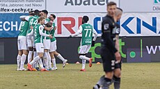 Fotbalisté Jablonce se radují z gólu proti Karviné.