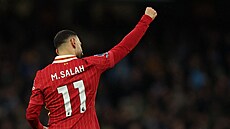 Liverpoolský Mohamed Salah se raduje z gólu proti Manchesteru City.