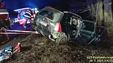 U �íhán� na Klatovsku �asn� ráno zem�el �idi�, nep�e�il náraz auta do stromu...
