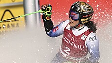Federica Brignoneová slaví triumf v ob�ím slalomu.