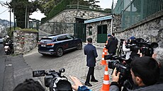 Ru�tí a ameri�tí diplomaté p�ijí�d�jí na americký konzulát v tureckém...