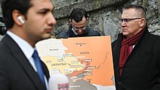 Ru�tí a ameri�tí diplomaté p�ijí�d�jí na americký konzulát v tureckém...