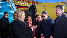 Rutí a amerití diplomaté pijídjí na americký konzulát v tureckém...