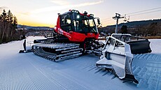 Na lipenských sjezdovkách te� le�í jen technický sníh.