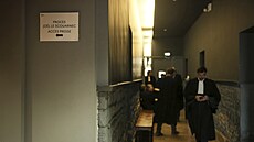 Ve Vannes ve Francii se konal úvodní den procesu s bývalým chirurgem Joëlem Le...