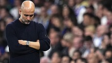 Zklamaný Josep Guardiola, trenér Manchesteru City, b�hem utkání Ligy mistr� na...