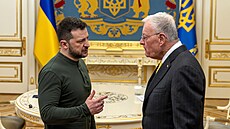 Ukrajinský prezident Volodymyr Zelenskyj se zmocnncem amerického prezidenta...