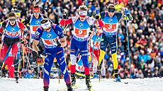 Tomá� Mikyska bojuje na mistrovství sv�ta v biatlonu.