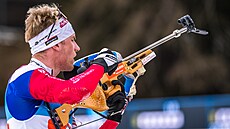 Tomá� Mikyska se p�ipravuje ke st�elb� na mistrovství sv�ta v biatlonu