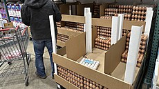 Vejce ve velkoobchod� Costco ve m�st� Sheridan v Coloradu (18. února 2025)
