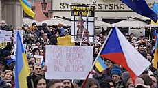 Lidé si v ned�li v centru Prahy p�ipomn�li t�etí výro�í za�átku ruské invaze na...