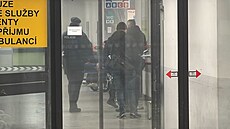 Policisté zasahují ve Fakultní nemocnici v Motole. (23. února 2025)