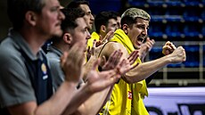 Opavský k�ídelník Radek Farský se raduje b�hem ligového zápasu.