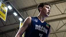 Dínský rozehráva Tadeá Slowiak