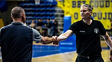 Opavský trenér Petr Czudek (vlevo) a jeho d��ínský prot�j�ek Tomá� Grepl