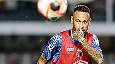 Neymar se chystá na zápas Santosu.