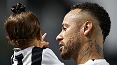 Neymar junior a jeho dcerka Mavie v dresech Santosu