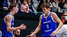 Petr K�ivánek (vlevo) a Adam Kejval na �eské lavi�ce