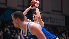 �eský pivot Ond�ej Husták p�i trestném hodu