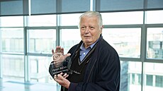 Re�isér Hynek Bo�an p�ebírá Cenu TýTý Týdeníku Televize za dlouhodobý p�ínos...