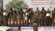 Hamás p�edal �ervenému k�í�i v rámci dohody o p�ím��í dal�í t�i izraelské...