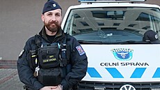 Celník vytáhl chlapce, který se propadl ledem do Labe.