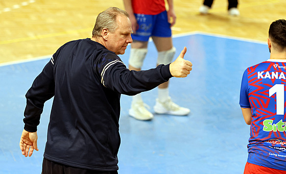 P�íbramský trenér Martin Demar oce�uje správný verdikt rozhod�ího.