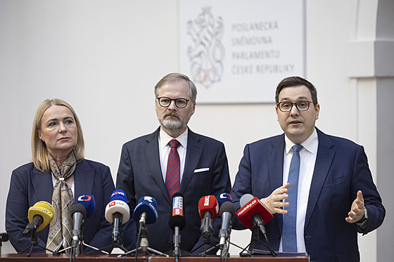 Tisková konference ODS. Na snímku Jana �ernochová, premiér Petr Fiala a ministr...