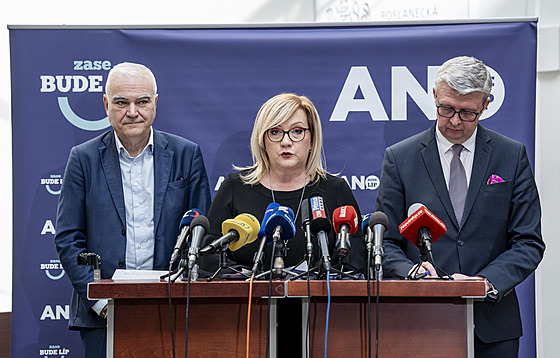 Alena Schillerová a Karel Havlíek (ANO) na tiskové konferenci ve Snmovn. (4....