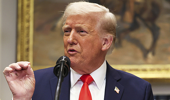 Prezident Donald Trump hovoí v Bílém dom ve Washingtonu. (3. bezna 2025)