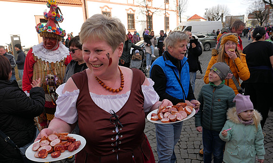 Studnické makary obcházely nkteré provozovny v centru áru. ekalo je velé...