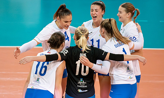 Valerija Dovho�apková (vpravo) se raduje z bodu proti Liberci.