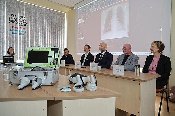 V krajských nemocnicích pomáhá lékam tetí oko