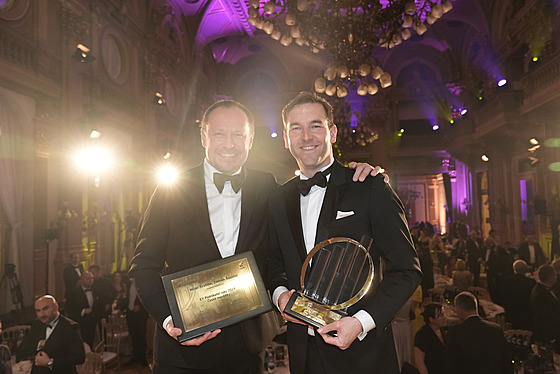 EY Podnikateli roku 2024 se stali Milan Kratina a Zden�k �oustal (vlevo) ze...