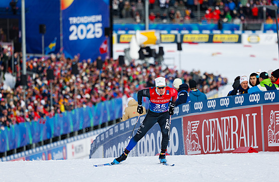 eský lya Michal Novák na trati v závod na mistrovství svta.