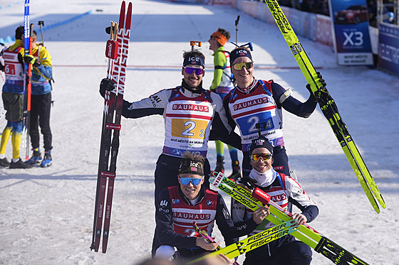 Norové Sturla Holm Laegreid, Johannes Bö (naho�e zleva), Martin Uldal a Tarjei...