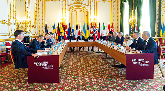 Evrop�tí líd�i jednali na summitu v Londýn� o pomoci Ukrajin� i cest� k míru. (2. b�ezna 2025)