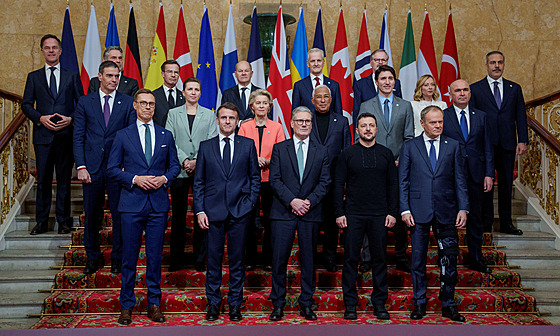 Evropští a světové lídři a lídryně na summitu o Ukrajině v Londýně. (2. března...