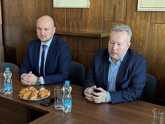 Hejtman Richard Brabec (vpravo) a místop�edseda p�edstavenstva KZ Jakub Komárek