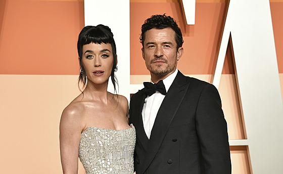 Katy Perry a Orlando Bloom na Vanity Fair Oscar Party v Los Angeles (2. bezna...