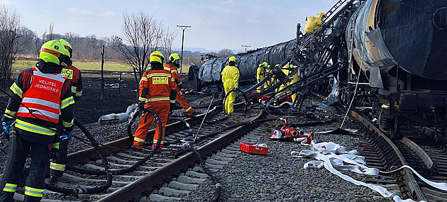 In the crash of tanks, they catch up and pump benzene, the damage exceeds 225 million