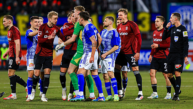 ONLINE: Olomouc - Sparta 0:0, ve finále chytá Surovčík, v útoku Haraslín a Kuchta