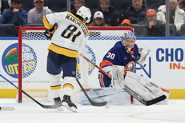 V NHL skóroval brankář, Pastrňák překonal rekord Jágra s Langem